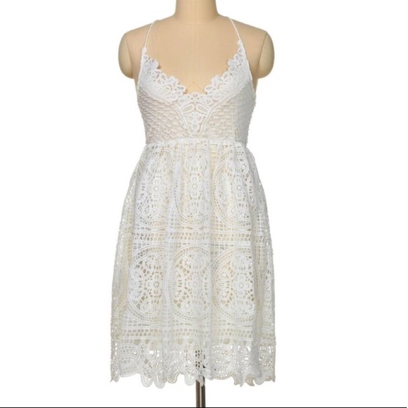 Dresses & Skirts - White V Neck Strappy Dress